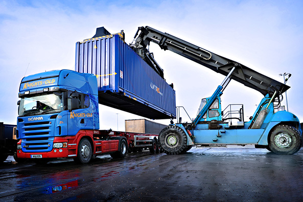 Servicios de logística y transporte internacional.